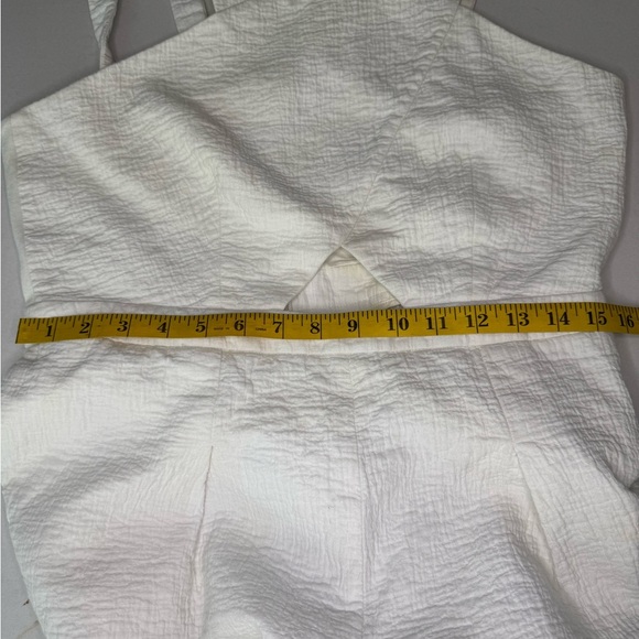 BCBGMaxAzria White Textured Jumpsuit with Wide-Leg Design - Picture 14 of 14